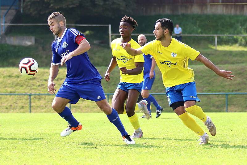 I. A třída: béčko SK Rakovník (ve žlutém) přehrálo jako první v soutěži Dynamo Nelahozeves 2:1.