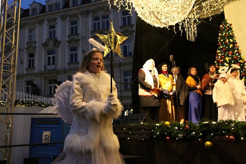 Barušky a Berušky při svém vánočním vystoupení na Staroměstském náměstí zaujaly kromě českého publika i davy lidí ze všech koutů světa. 