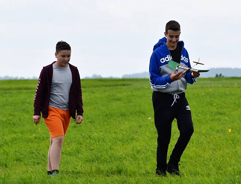 Z tábora, který na modelářském letišti organizuje Letecko-modelářský klub.