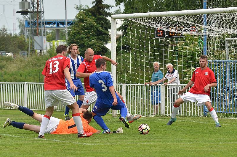 Novostrašečtí fotbalisté zdolali v regionálním derby Tuchlovice 6:3.