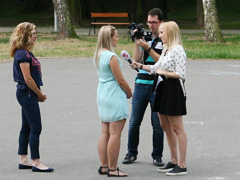 Studenti Masarykovy obchodní akademie v Rakovníku protestovali proti vedení školy.