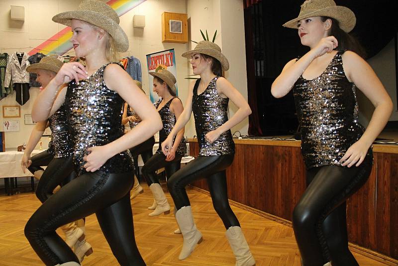 Country taneční skupina Lentilky slavnostně zahájila oslavy 25. výročí od založení souboru.