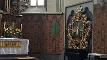 V kostele sv. Bartoloměje v Rakovníku se připravují na rekonstrukci dlažby, kvůli níž musely být přemístěny například oltář sv. Vojtěcha, zpovědnice či Betlém.