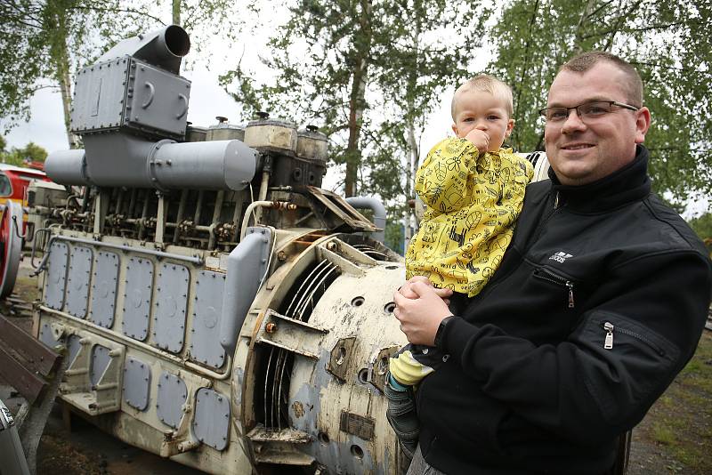 Železniční muzeum v Lužné o víkendu zpestřilo prohlídky jízdou parním vlakem taženým lokomotivou Heligón.