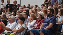 Koncert legendární rockové skupiny Olympic si přišlo do Letního kina v Rakovníku poslechnout šest set Rakovničanů.