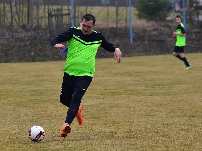 Fotbalisté Lánů smetli v prvním jarním kole okresního přeboru Kněževes 5:1.