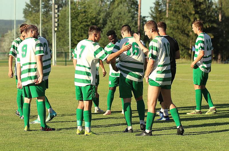 Tatran Rakovník (v zeleném) -  Přední Kopanina 2:3 (1:2).