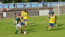 SK Rakovník (ve žlutém) prohrál doma s Jílovištěm 0:1.