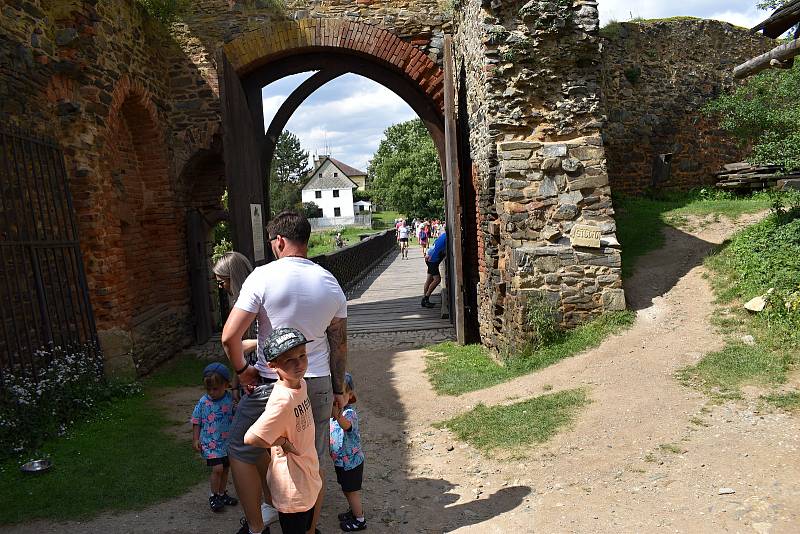 Hrad Krakovec je v létě v obležení turistů. Návštěvnost je srovnatelná s tou loňskou, kdy byla rekordní.