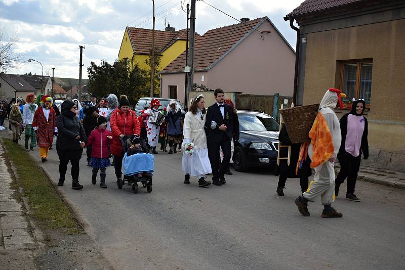 Z masopustního veselí v Kněževsi.