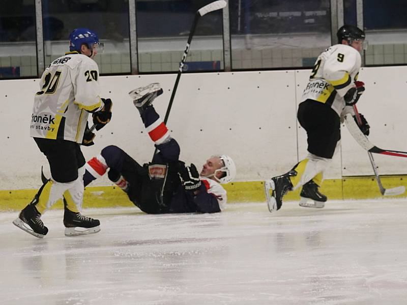 Hokejisté HC Rakovník v dalším kole krajské ligy zdolali Poděbrady 4:2.