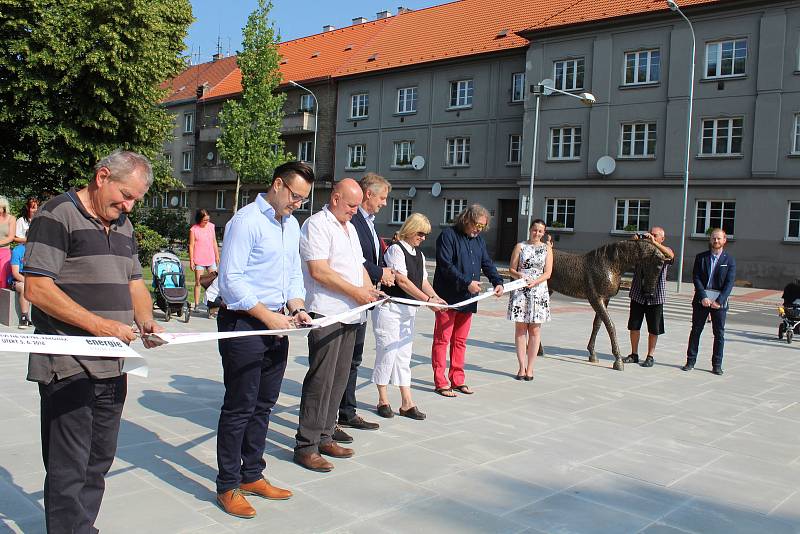 Podobu veřejného prostranství na sekyře vybrali občané města.