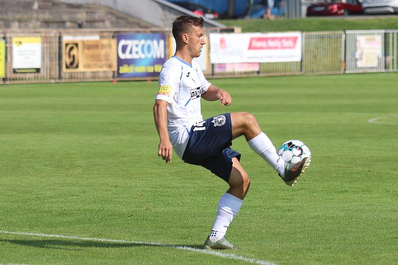 SK Rakovník (ve žlutém) - Jiskra Domažlice 0:3.