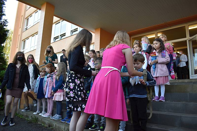 Slavnostní přivítání prvňáčků v 3. základní škole v Rakovníku.