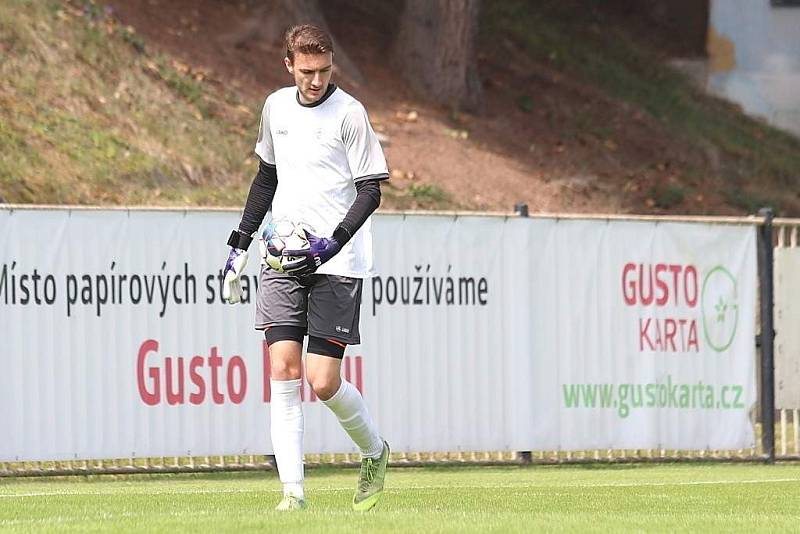 SK Rakovník (ve žlutém) v první přípravě přehrál doma SK Kladno 2:0. Brankář Janda