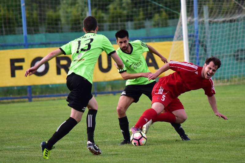 Fotbalisté Nového Strašecí zdolali Rejšice 3:0.