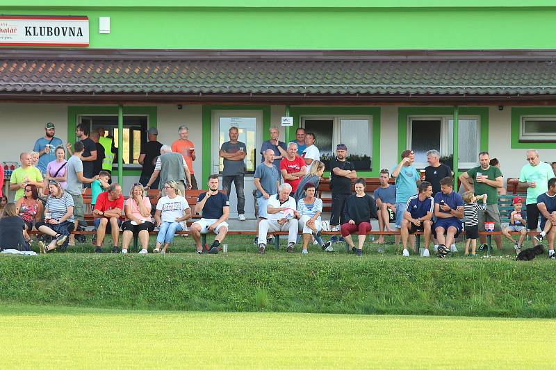 I. B třída: Lubná (v černozeleném) potvrdila dobrou formu, Vinařice porazila 4:1.