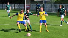 SK Rakovník (ve žlutém) prohrál doma s Jílovištěm 0:1.