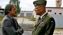 Ministr obrany Martin Stropnický (ANO) si přijel prohlédnout opuštěný vojenský objekt v Rakovník