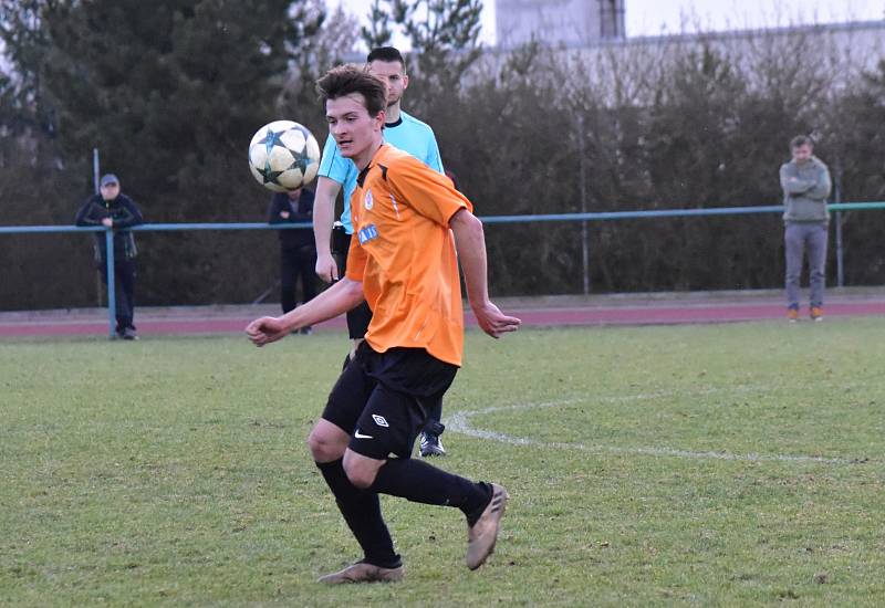 Starší dorostenci SK Rakovník remizovali s Hořovickem 0:0, když penaltový rozstřel ovládli hosté. Mladší dorost rakovnického SK prohrál s Hořovickem 1:3.