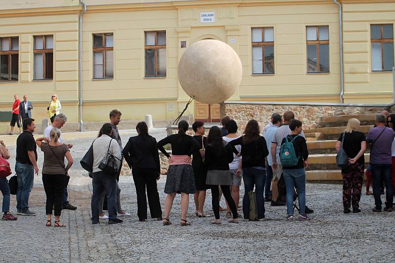 Slavnostní otevření revitalizovaného prostranství u gymnázia.