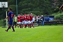 Okresní přebor: Pustověty (v červeném) zahájily soutěž skvěle i ve třetím kle vyhrály - tentokrát nad rivaly ze sousedního Městečka 3:0.