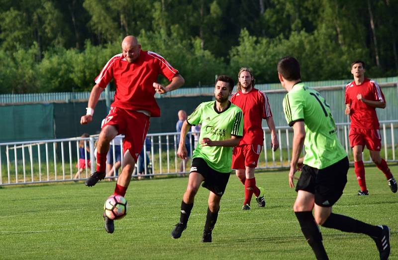 Fotbalisté Nového Strašecí zdolali Rejšice 3:0.