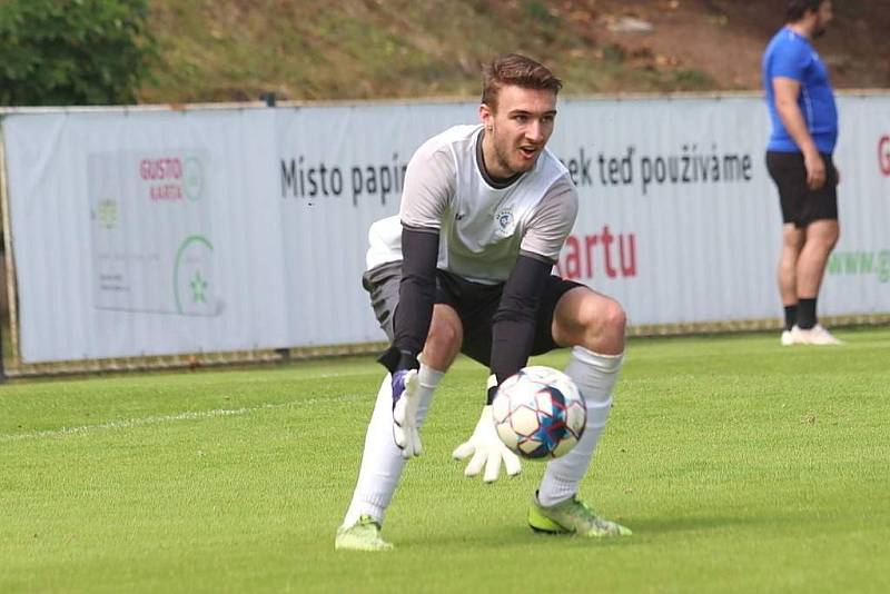 SK Rakovník (ve žlutém) v první přípravě přehrál doma SK Kladno 2:0.