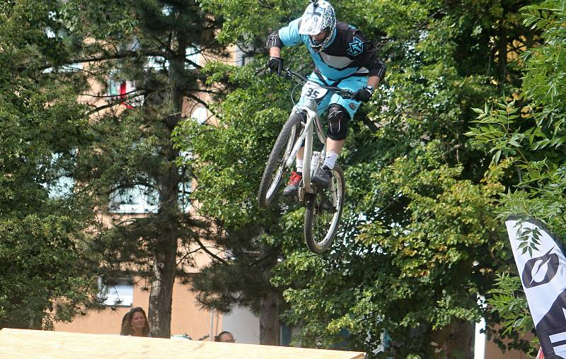 Druhé kolo závodu Downtown v rámci Rakovnického cyklování.