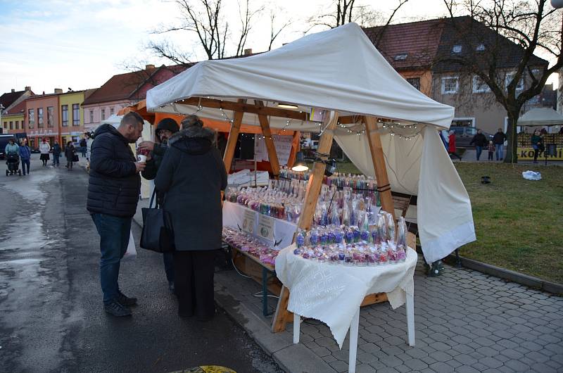 Z rozsvícení vánočního stromu v Novém Strašecí.