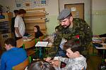 Na 1. základní škole v Rakovníku uspořádali sbírku ke Dni válečných veteránů.