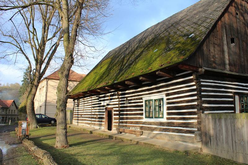 K vidění zde byl zimní provoz stavení s topením i řemeslníky s vánočním zbožím.