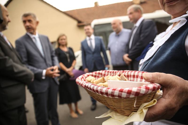 Předseda vlády České republiky Andrej Babiš a ministři životního prostředí, zemědělství a dopravy navštívili ve středu 17. července Rakovnicko, aby se seznámili s opatřeními pro zmírnění dopadů sucha.