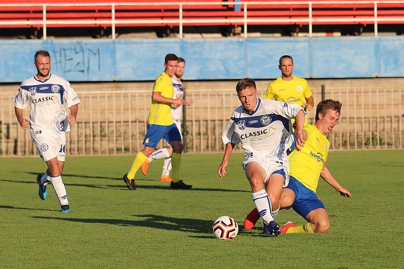 Příprava fotbalistů: SK Rakovník B (ve žlutém) - SK Kladno B 1:3.