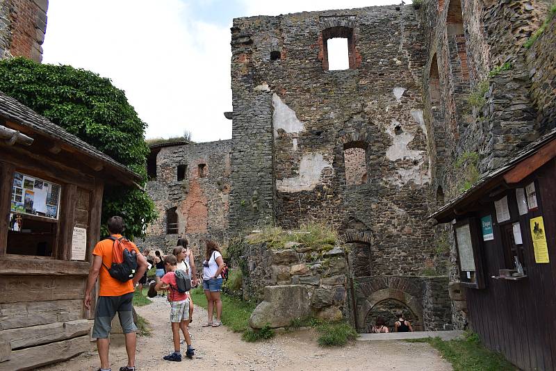 Hrad Krakovec je v létě v obležení turistů. Návštěvnost je srovnatelná s tou loňskou, kdy byla rekordní.