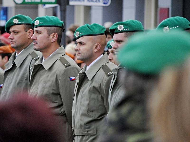 11. listopadu 2013 od 11 hodin se uskutečnil na Husově náměstí v Rakovníku poslední slavnostní nástup vojáků z místní posádky. 
