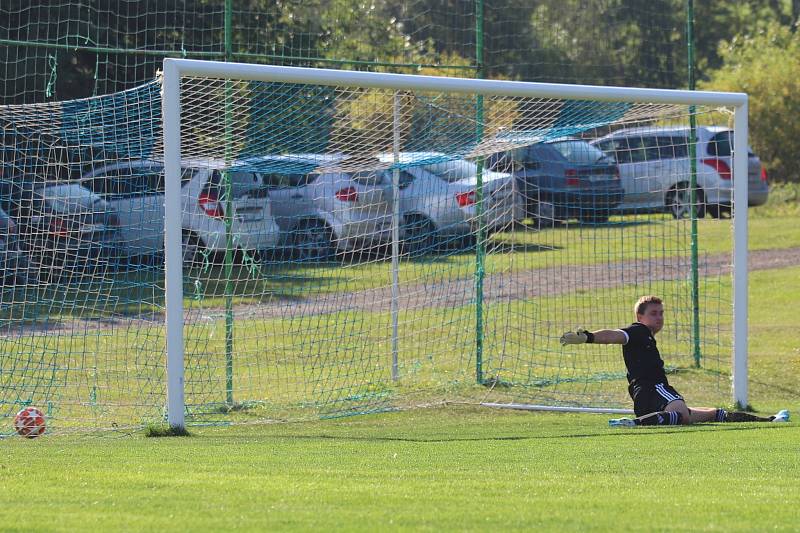 B tým Zavidova (v červeném) si v okresním přeboru jasně poradil s Pustověty 8:2. A to nedal jednu penaltu