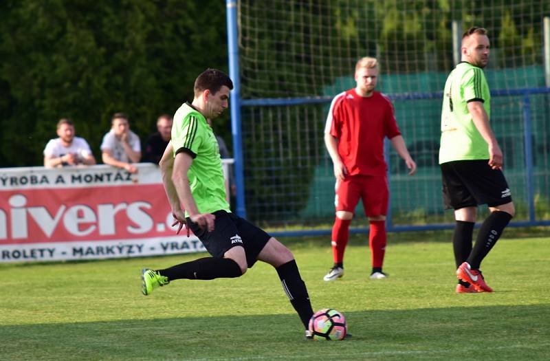 Fotbalisté Nového Strašecí zdolali Rejšice 3:0.