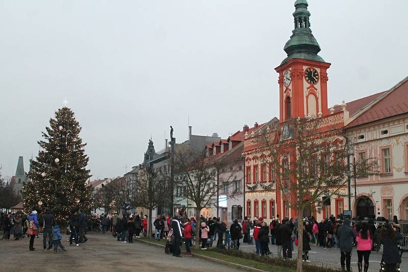 Mikuláš na Husově náměstí v Rakovníku.