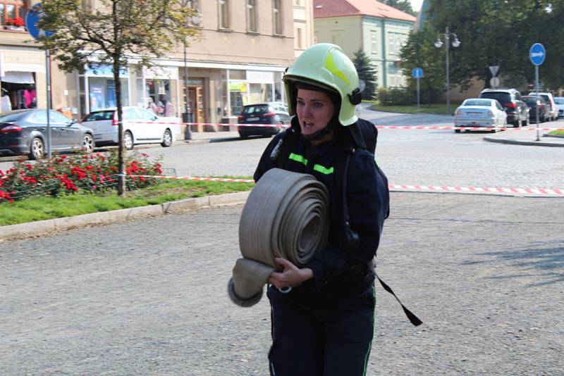 Na rakovnickém náměstí se v sobotu soutěžilo O pohár starosty Krajského sdružení hasičů.