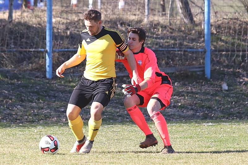 Z fotbalového utkání I.B třídy Lány - Zavidov (3:1)