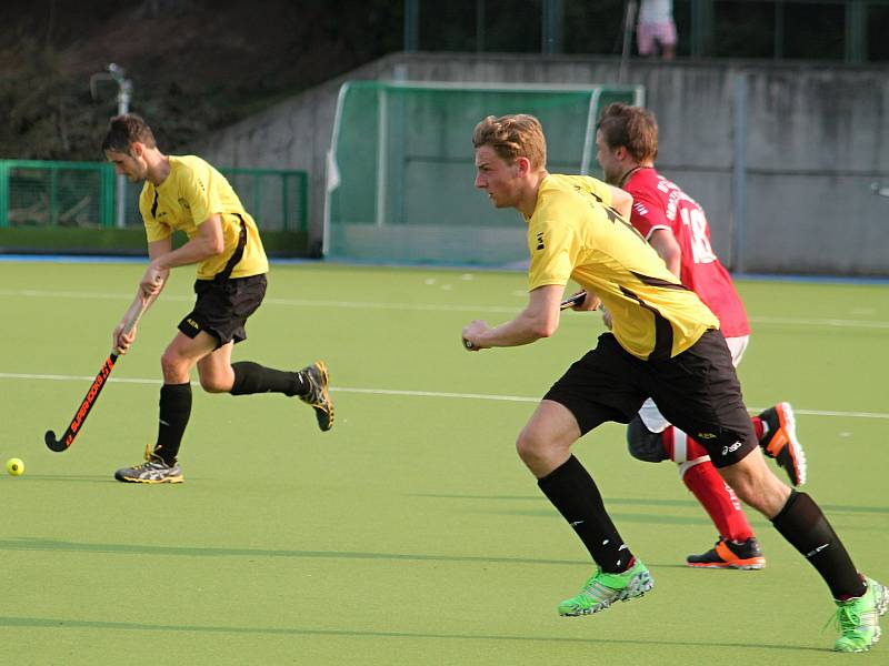 Pozemní hokejisté HC 1972 Rakovník porazili Hradec 5:4.