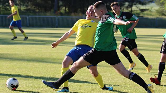 Fotbalová příprava v Rakovníku, střetly se v ní rezervy dvou městským klubů SK a Tatranu. SK vyhrál 1:0 brankou Pucholta.