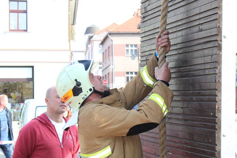 Na rakovnickém náměstí se v sobotu soutěžilo O pohár starosty Krajského sdružení hasičů.