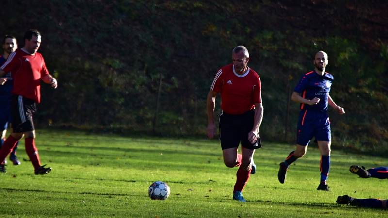 Okresní přebor: Městečko (v modrém) trochu překvapivě doma padlo s Jesenicí 2:4.