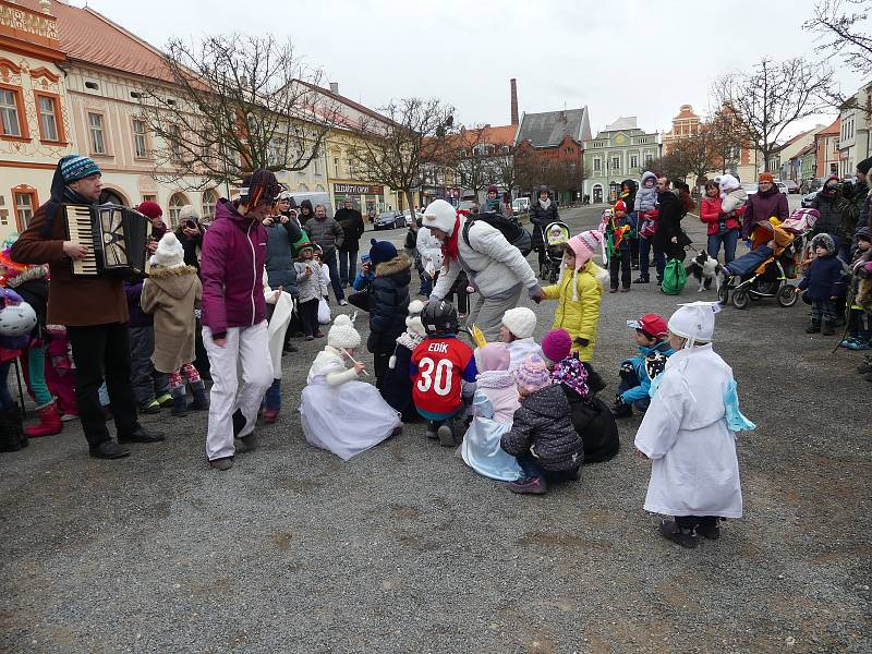 Hlavním tématem masopustu v Rakovníku byla zima.