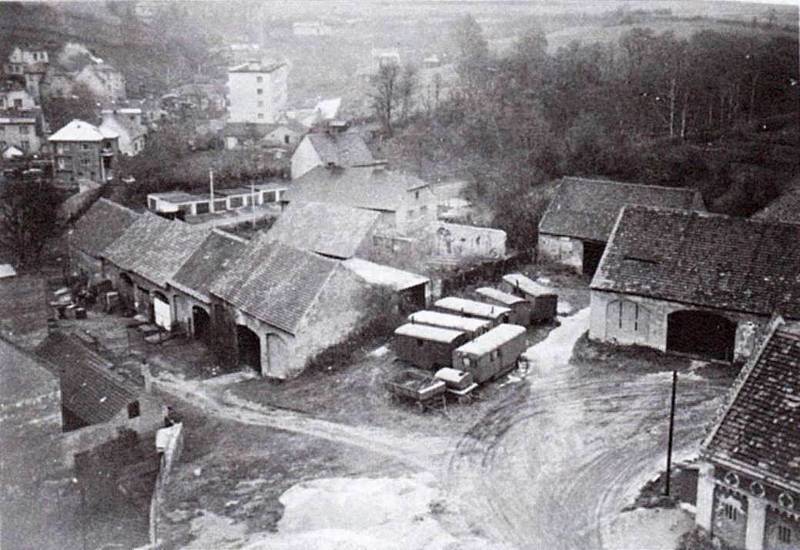 V ulici Jamka se ještě v šedesátých letech 20. století nacházela řada zděných stodol.