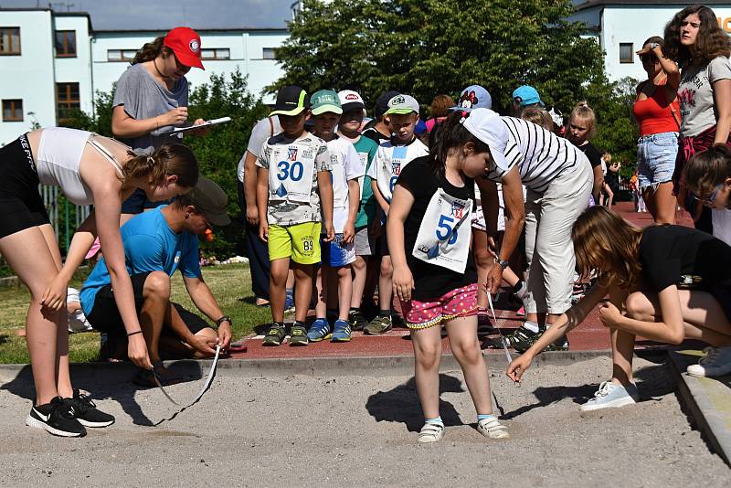 Olympiáda mateřských škol na hřišti u rakovnické sokolovny.