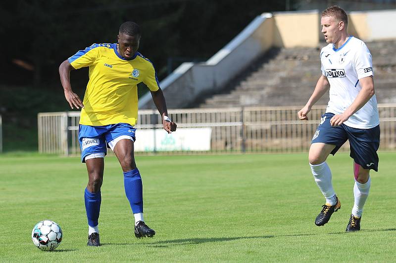 SK Rakovník (ve žlutém) - Jiskra Domažlice 0:3.