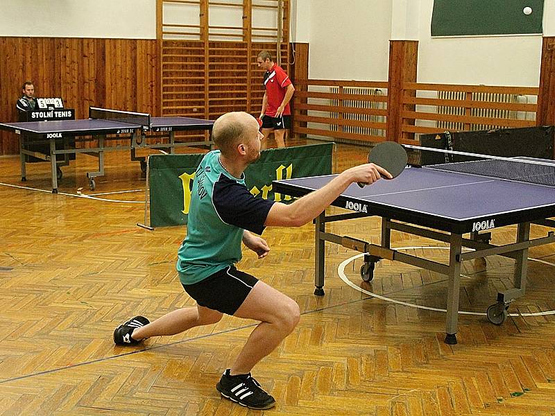 Stolní tenisté Šanova zvítězili nad okresním rivalem KST Rakovník ve 12. kole III. ligy 10:3.